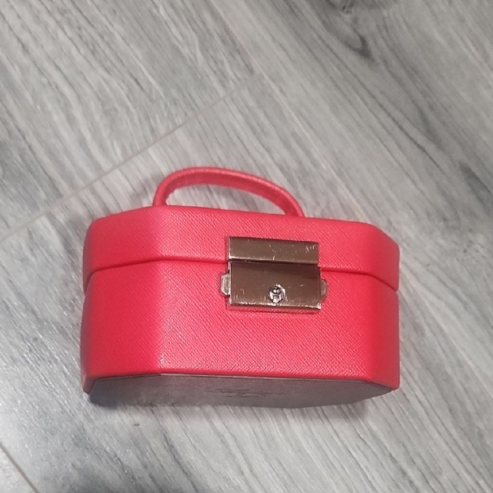 Vintage SM Faux Red Leather Heritage Wolf Travel Case